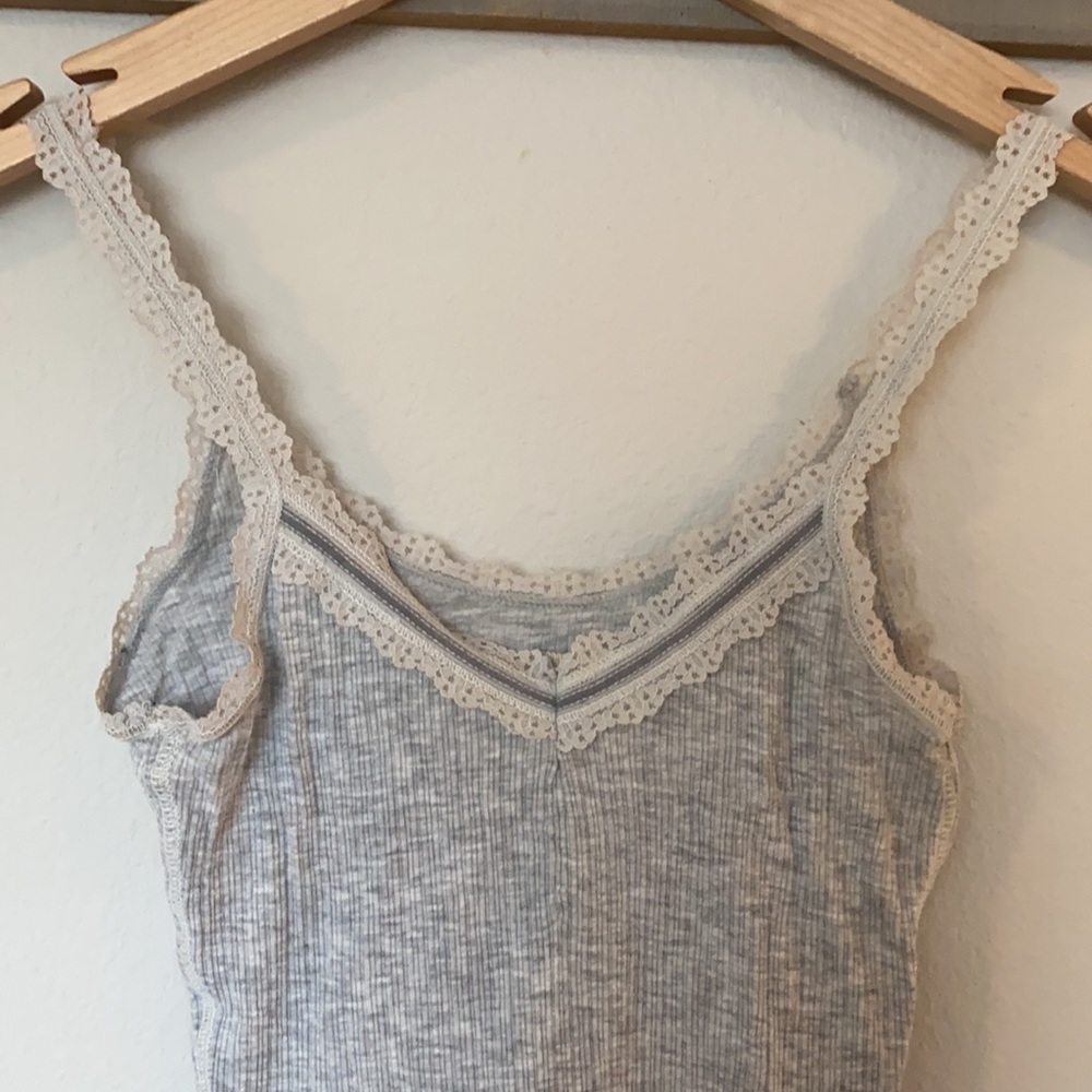 🤍A&F Tank - Picture 2 of 5
